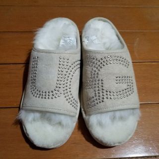 アグ(UGG)の★UGG　ムートンサンダル ファーサンダル　スタッズ★値下げ！(サンダル)