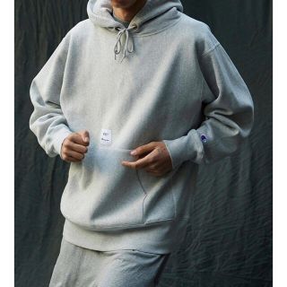 ダブルタップス(W)taps)の新品 Mサイズ WTAPS×Champion コラボ パーカー(パーカー)