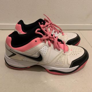 ナイキ(NIKE)のNIKE テニスシューズ　23センチ(シューズ)