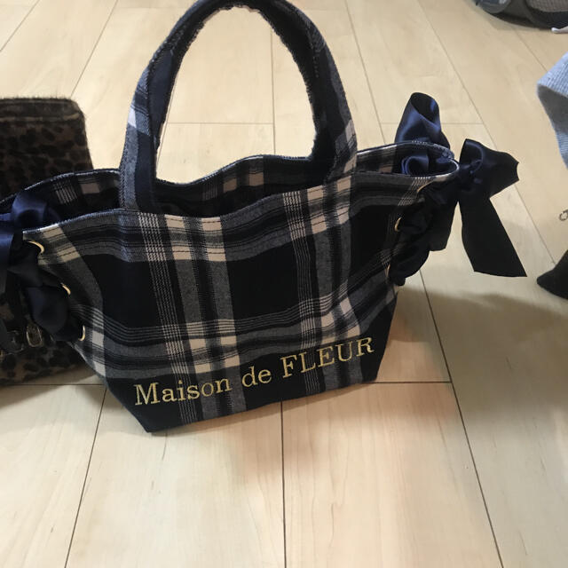 Maison de FLEUR(メゾンドフルール)のトートバッグ　Maison de FLEUR  2点セット　中古 レディースのバッグ(トートバッグ)の商品写真