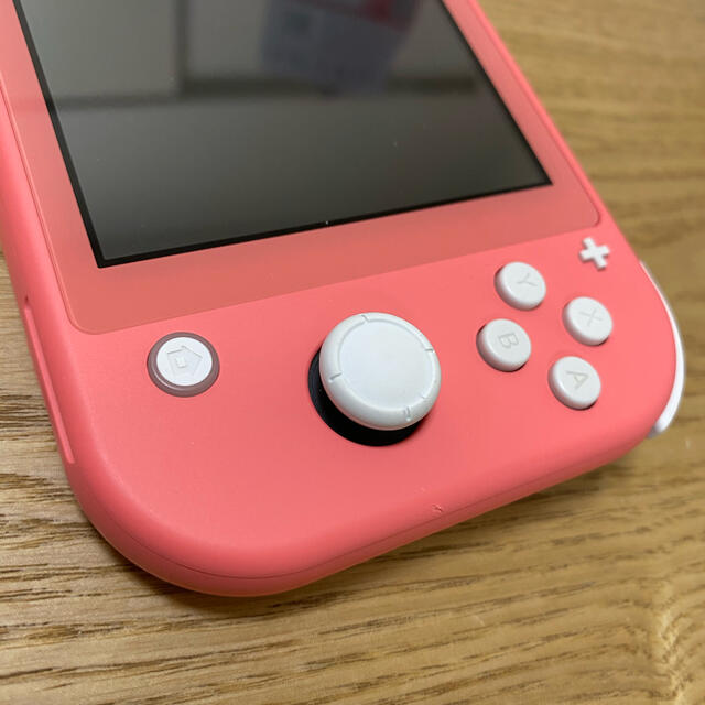 Nintendo Switch(ニンテンドースイッチ)の任天堂　スウィッチ　ライト　Nintendo Switch エンタメ/ホビーのゲームソフト/ゲーム機本体(携帯用ゲーム機本体)の商品写真