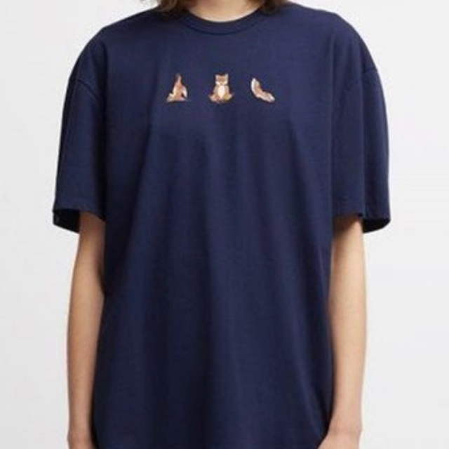 MAISON KITSUNE'(メゾンキツネ)の☆新品☆ メゾンキツネ Tシャツ　ヨガフォックス　NAVY　Mサイズ レディースのトップス(Tシャツ(半袖/袖なし))の商品写真