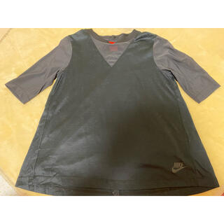 ナイキ(NIKE)のNIKE Tシャツ　レディース　カットソー(Tシャツ(半袖/袖なし))