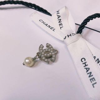 シャネル(CHANEL)の【CHANEL/シャネル】イヤリング　ココ　パール　シルバー 銀(イヤリング)