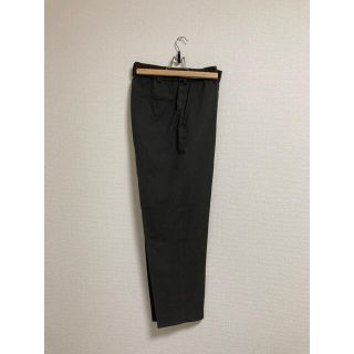 ユニクロ(UNIQLO)のUNIQLO U ワイドフィットテーパードパンツ　ダークグレー　S(スラックス)