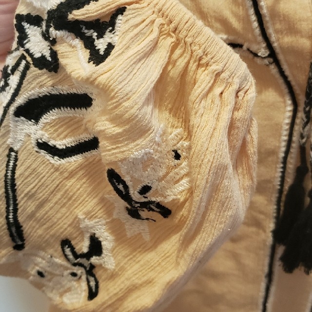 GRACE CONTINENTAL(グレースコンチネンタル)のグレースコンチネンタル 糸刺繍カフタントップ レディースのトップス(シャツ/ブラウス(長袖/七分))の商品写真