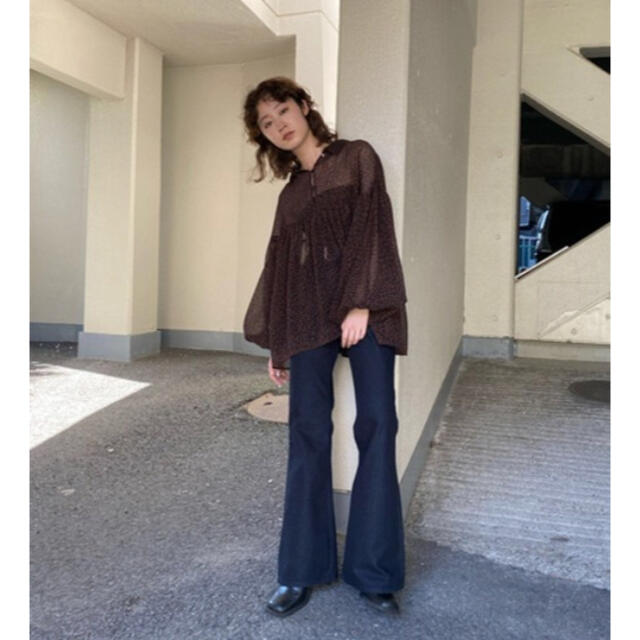 moussy(マウジー)のMOUSSY マウジー  SHEER GATHER LEO ブラウス  レディースのトップス(シャツ/ブラウス(長袖/七分))の商品写真