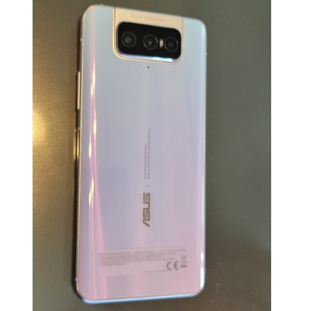 ASUS(エイスース)の【新品同様】zenfone7 8G/128G ホワイト SIMフリー 技適有り スマホ/家電/カメラのスマートフォン/携帯電話(スマートフォン本体)の商品写真