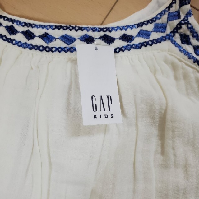 GAP(ギャップ)のキャミソール　キッズ　１３０cm　GAP キッズ/ベビー/マタニティのベビー服(~85cm)(タンクトップ/キャミソール)の商品写真