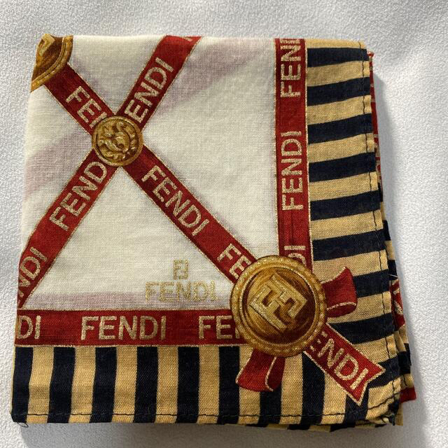 FENDI フェンディ バックチャーム　リボン