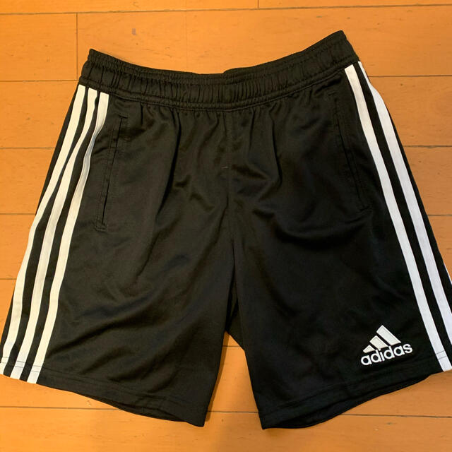 adidas(アディダス)のadidas アディダス ハーフパンツ　160 黒 キッズ/ベビー/マタニティのキッズ服男の子用(90cm~)(パンツ/スパッツ)の商品写真