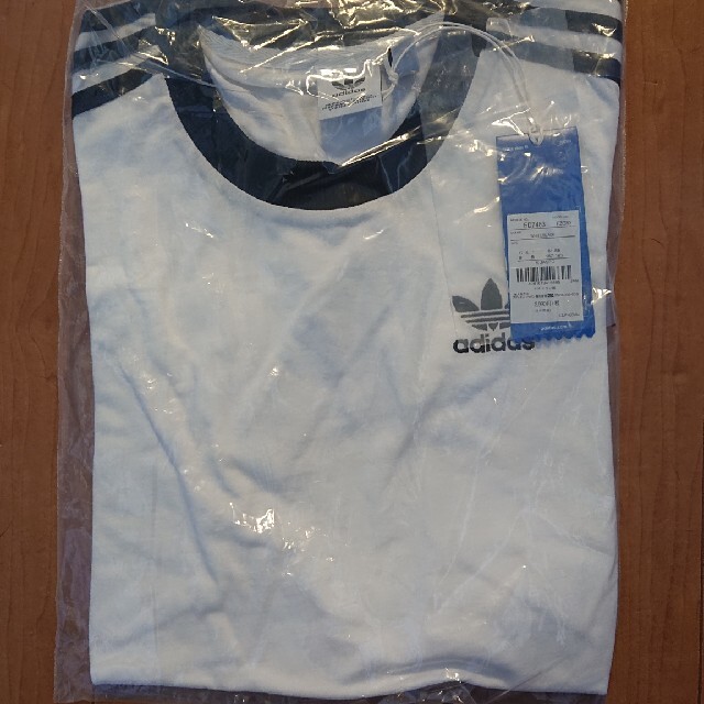 adidas(アディダス)の【新品】アディダススリーストライプ  Tシャツ レディースのトップス(Tシャツ(半袖/袖なし))の商品写真