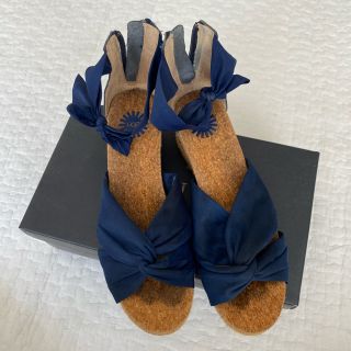 アグ(UGG)のUGG STARLA サンダル　24.5(サンダル)