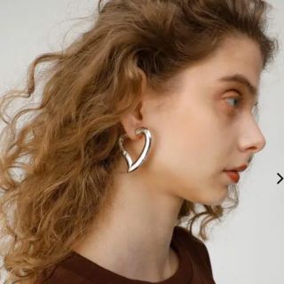 マウジー(moussy)のHEART HOOP EARRINGS(ピアス)