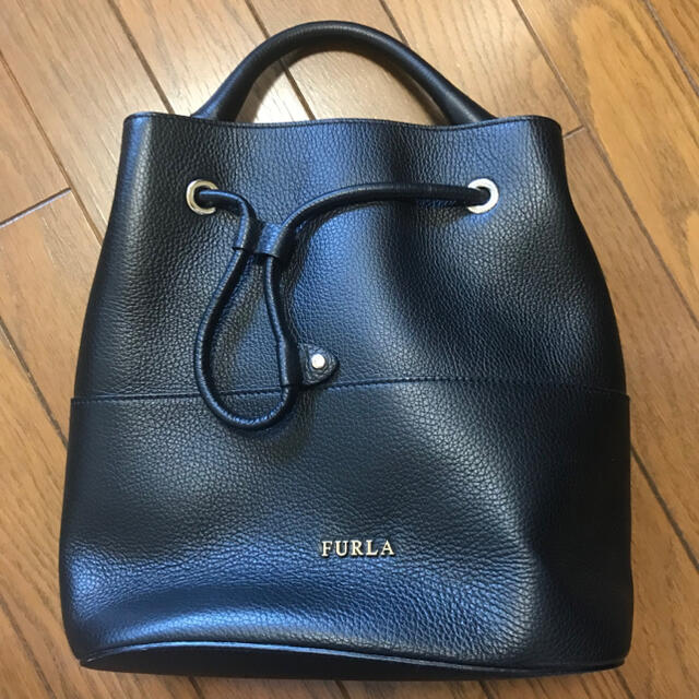 【新品・廃盤・入手困難】FURLA フルラ ストラップ付きハンドバッグ (黒)