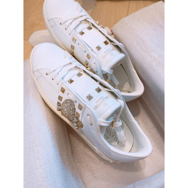 VALENTINO(ヴァレンティノ)のVALENTINO♡ロックスタッズアンタイトルド スニーカー レディースの靴/シューズ(スニーカー)の商品写真