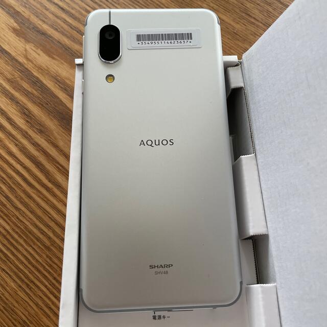 SHARP(シャープ)のAQUOS sense3 basic shv48 シルバー スマホ/家電/カメラのスマートフォン/携帯電話(スマートフォン本体)の商品写真