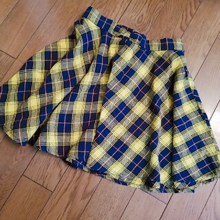 ニシマツヤ(西松屋)の130 チェック黄色スカート女の子(スカート)