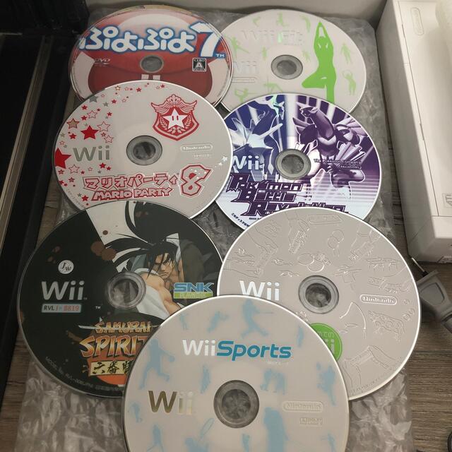 Wii(ウィー)のwii  本体　リモコン　ソフト付き エンタメ/ホビーのゲームソフト/ゲーム機本体(家庭用ゲーム機本体)の商品写真