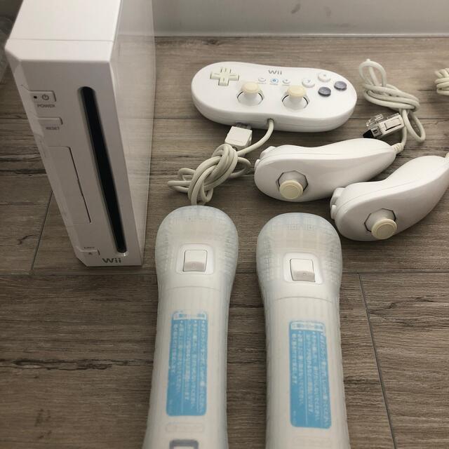 Wii(ウィー)のwii  本体　リモコン　ソフト付き エンタメ/ホビーのゲームソフト/ゲーム機本体(家庭用ゲーム機本体)の商品写真