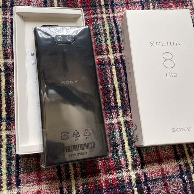 XPERIA 8 lite スマホ　SIMフリー 2