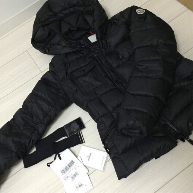 MONCLER(モンクレール)の超美品モンクレール！間も無く掲載終了です。早い者勝ち！ レディースのジャケット/アウター(ダウンベスト)の商品写真