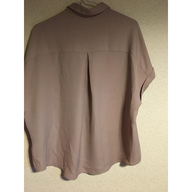 GU(ジーユー)のGU シャツ ピンクグレー XL UNIQLO ZARA  レディースのトップス(シャツ/ブラウス(半袖/袖なし))の商品写真