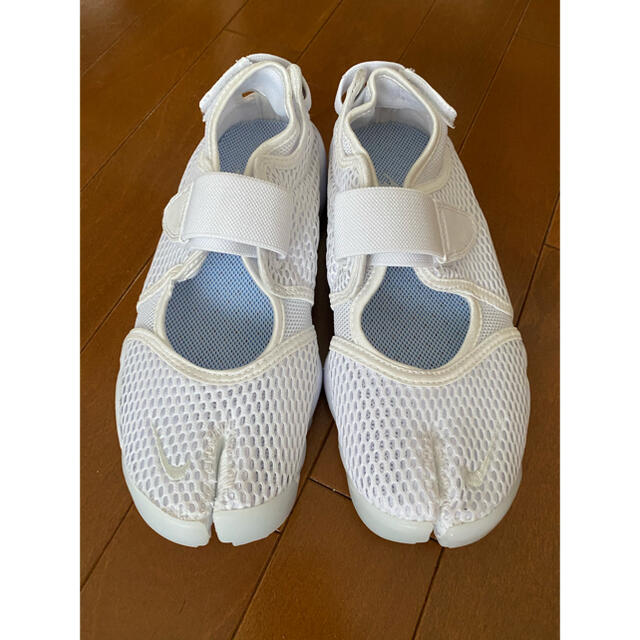 NIKE(ナイキ)のナイキ エアリフト  ホワイト25センチ レディースの靴/シューズ(スニーカー)の商品写真
