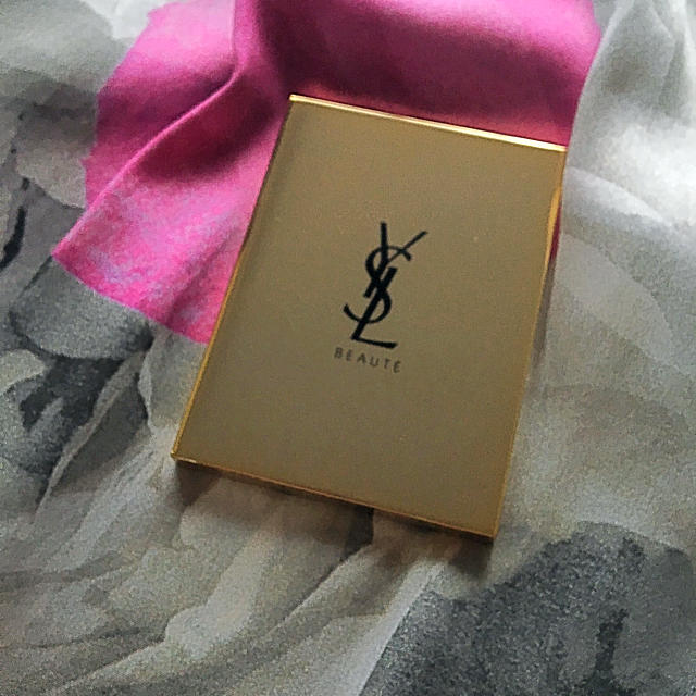 Yves Saint Laurent Beaute(イヴサンローランボーテ)の未使用！イヴサンローラン ミラー&ケース レディースのファッション小物(その他)の商品写真