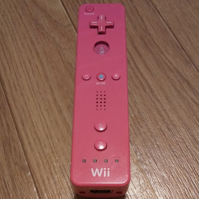 Wii(ウィー)のWiiリモコン　ピンク エンタメ/ホビーのゲームソフト/ゲーム機本体(その他)の商品写真