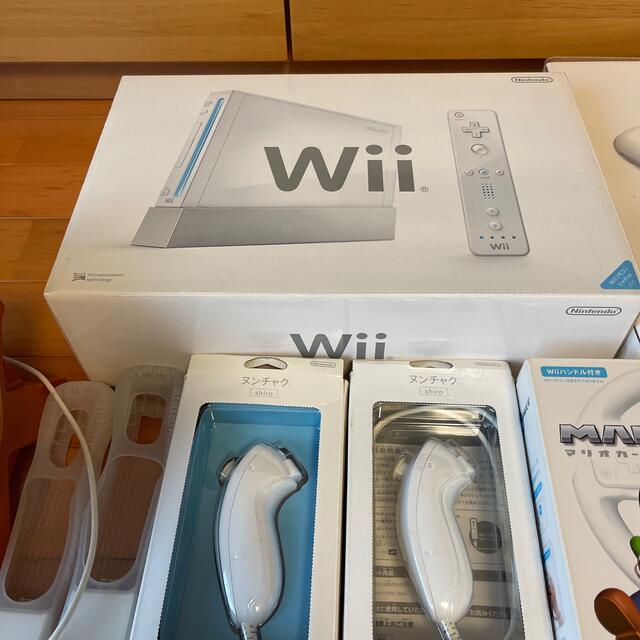 Wii(ウィー)のWii本体と周辺機器　ソフトもまとめて エンタメ/ホビーのゲームソフト/ゲーム機本体(家庭用ゲーム機本体)の商品写真