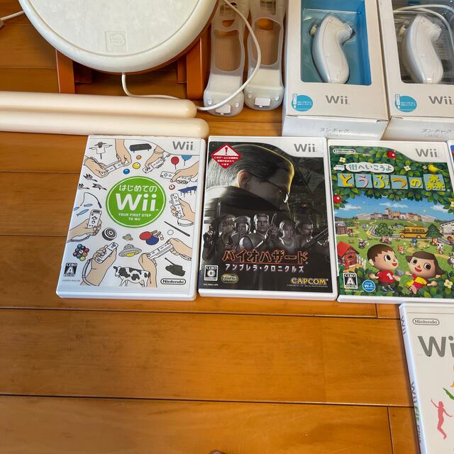 Wii(ウィー)のWii本体と周辺機器　ソフトもまとめて エンタメ/ホビーのゲームソフト/ゲーム機本体(家庭用ゲーム機本体)の商品写真