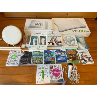 ウィー(Wii)のWii本体と周辺機器　ソフトもまとめて(家庭用ゲーム機本体)