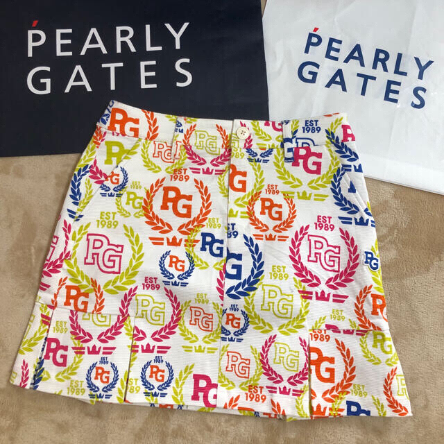 PEARLY GATES(パーリーゲイツ)のパーリーゲイツグログランカラフルローリエプ リントペプラムプリーツスカーサイズ0 スポーツ/アウトドアのゴルフ(ウエア)の商品写真