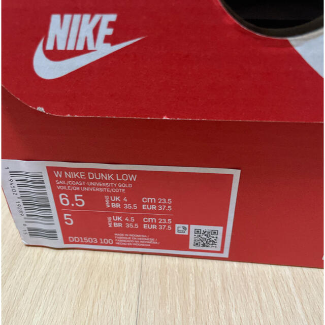 NIKE(ナイキ)の新品未使用品 NIKE WMNS DUNK LOW COAST 23.5cm レディースの靴/シューズ(スニーカー)の商品写真