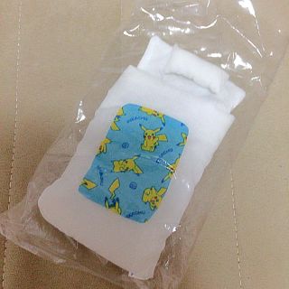 ポケモン(ポケモン)のスマホのおふとん ピカチュウ(iPhoneケース)