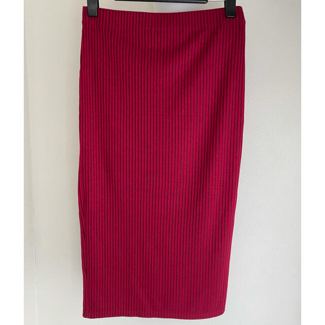 FOREVER 21(フォーエバートゥエンティーワン)のFOREVER21 サイドスリット入りスカート ワインレッドS レディースのスカート(ひざ丈スカート)の商品写真