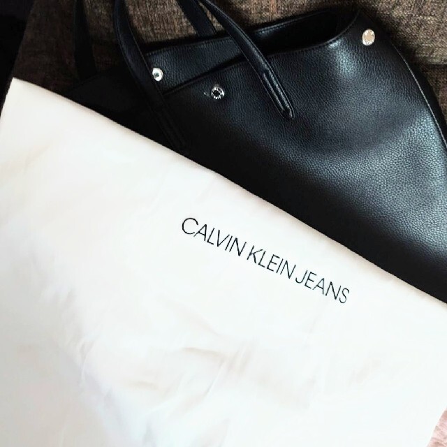 Calvin Klein(カルバンクライン)の人気シリーズCalvin Kleinトート★中古 レディースのバッグ(トートバッグ)の商品写真