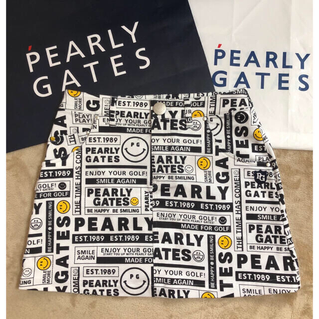 PEARLY GATES(パーリーゲイツ)のパーリーゲイツ　月間MVP賞人気完売ニュースペーパー柄スカートサイズ0 スポーツ/アウトドアのゴルフ(ウエア)の商品写真