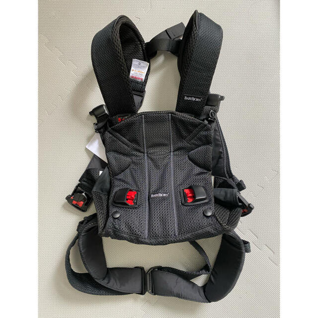 BABYBJORN(ベビービョルン)の【こりん様専用】ベビービョルン　抱っこ紐　ONE KAI AIR ベビーキャリア キッズ/ベビー/マタニティの外出/移動用品(抱っこひも/おんぶひも)の商品写真