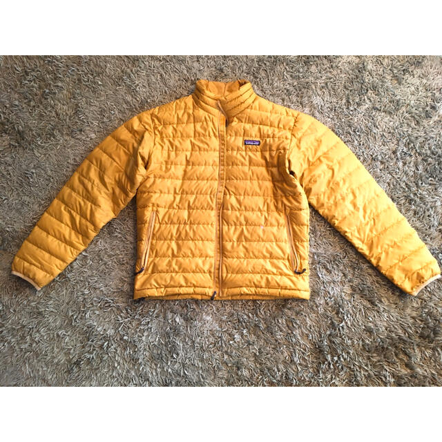 patagonia(パタゴニア)のパタゴニア ダウンセーター イエロー メンズS メンズのジャケット/アウター(ダウンジャケット)の商品写真