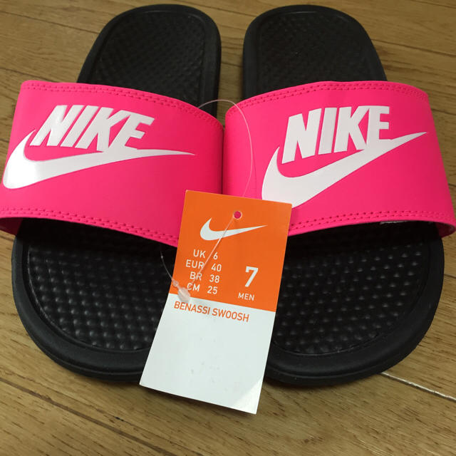 NIKE(ナイキ)のNIKEピンクシャワーサンダル25cm レディースの靴/シューズ(サンダル)の商品写真