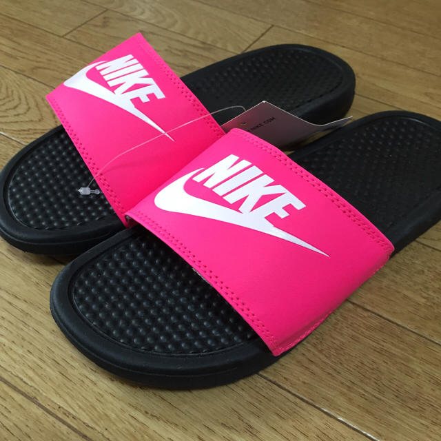 NIKE(ナイキ)のNIKEピンクシャワーサンダル25cm レディースの靴/シューズ(サンダル)の商品写真