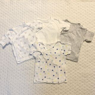 ユニクロ(UNIQLO)の短肌着4枚セット ユニクロ アカチャンホンポ(肌着/下着)