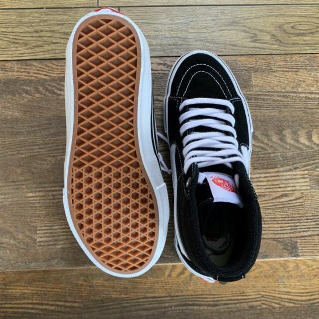 VANS(ヴァンズ)のVANS バンズ スケシュー【SKATE SK8-HI】黒/白 26.5cm スポーツ/アウトドアのスポーツ/アウトドア その他(スケートボード)の商品写真