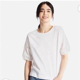 ユニクロ(UNIQLO)のユニクロ　Tシャツ　エンブロイダリーT 5分袖(Tシャツ(半袖/袖なし))