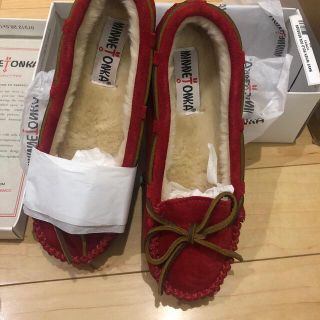 ミネトンカ(Minnetonka)の新品　ミネトンカ　レッド　サイズ7(スリッポン/モカシン)