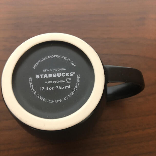 Starbucks Coffee(スターバックスコーヒー)の新品未使用　スターバックス　コーヒーカップ　ラージサイズ インテリア/住まい/日用品のキッチン/食器(グラス/カップ)の商品写真