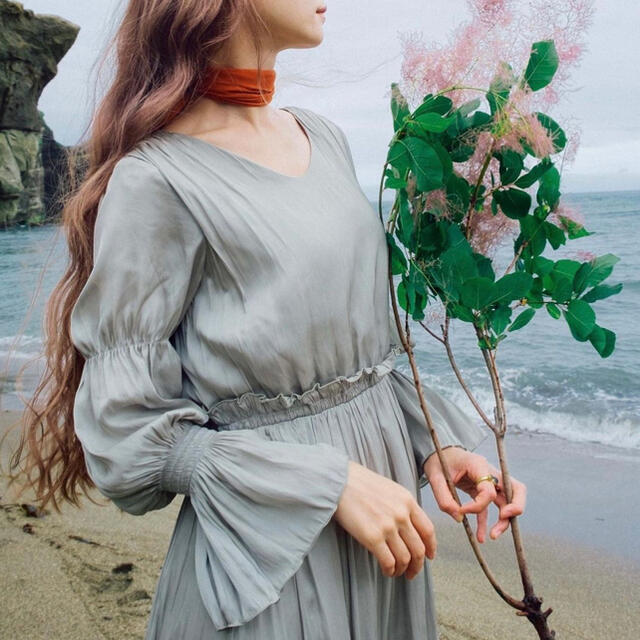 Kastane(カスタネ)の【ELLA CANTARIA】Gather Sleeve Long Dress レディースのワンピース(ロングワンピース/マキシワンピース)の商品写真