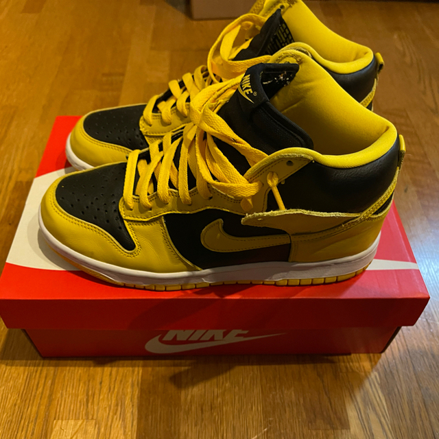 NIKE(ナイキ)のNIKE DUNK HIGH Black varsity maize メンズの靴/シューズ(スニーカー)の商品写真